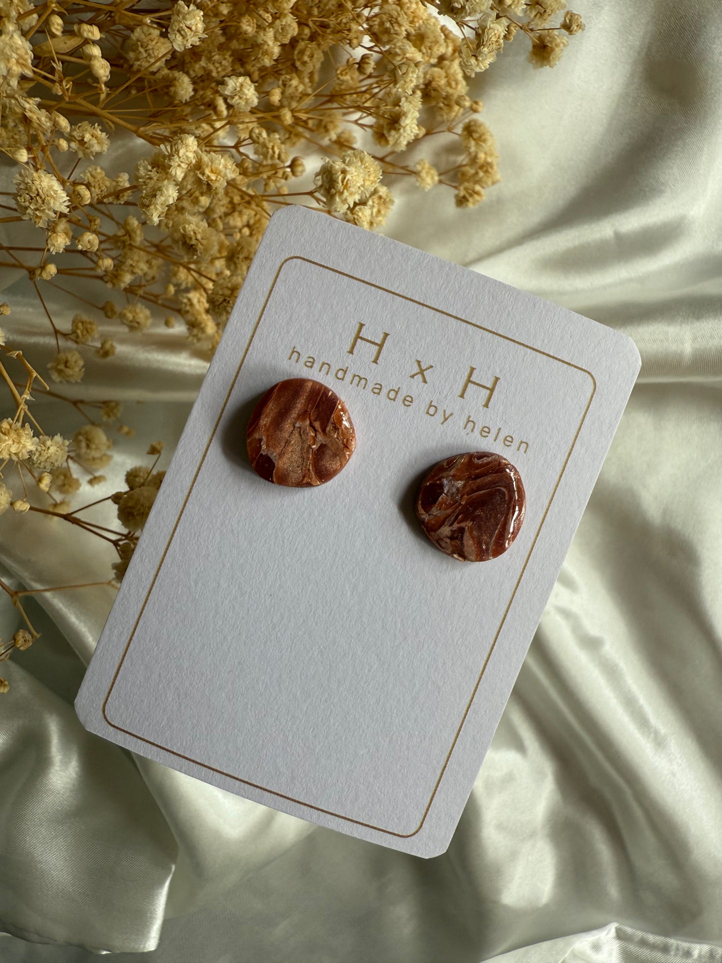 organic pebble studs