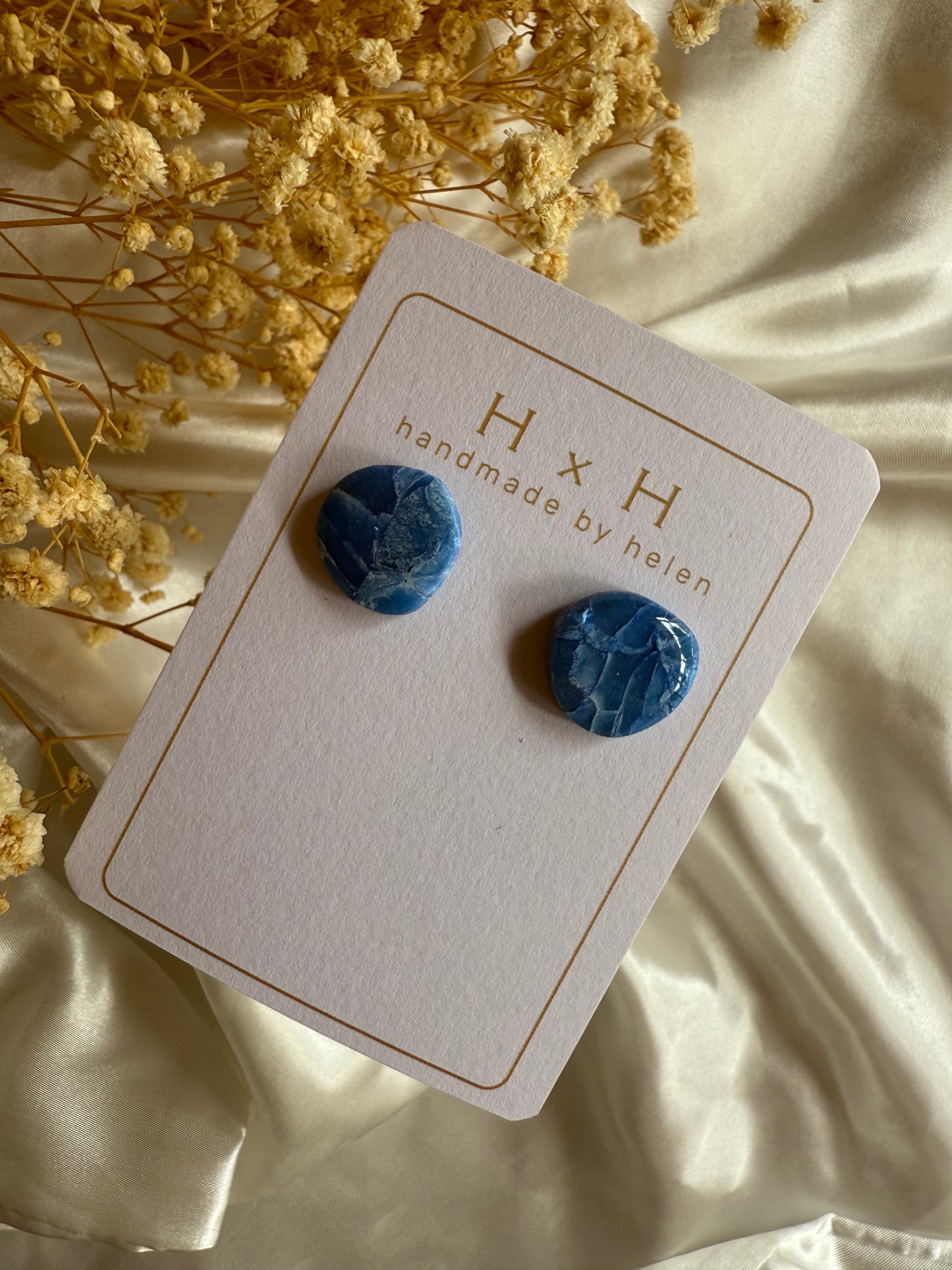 organic pebble studs