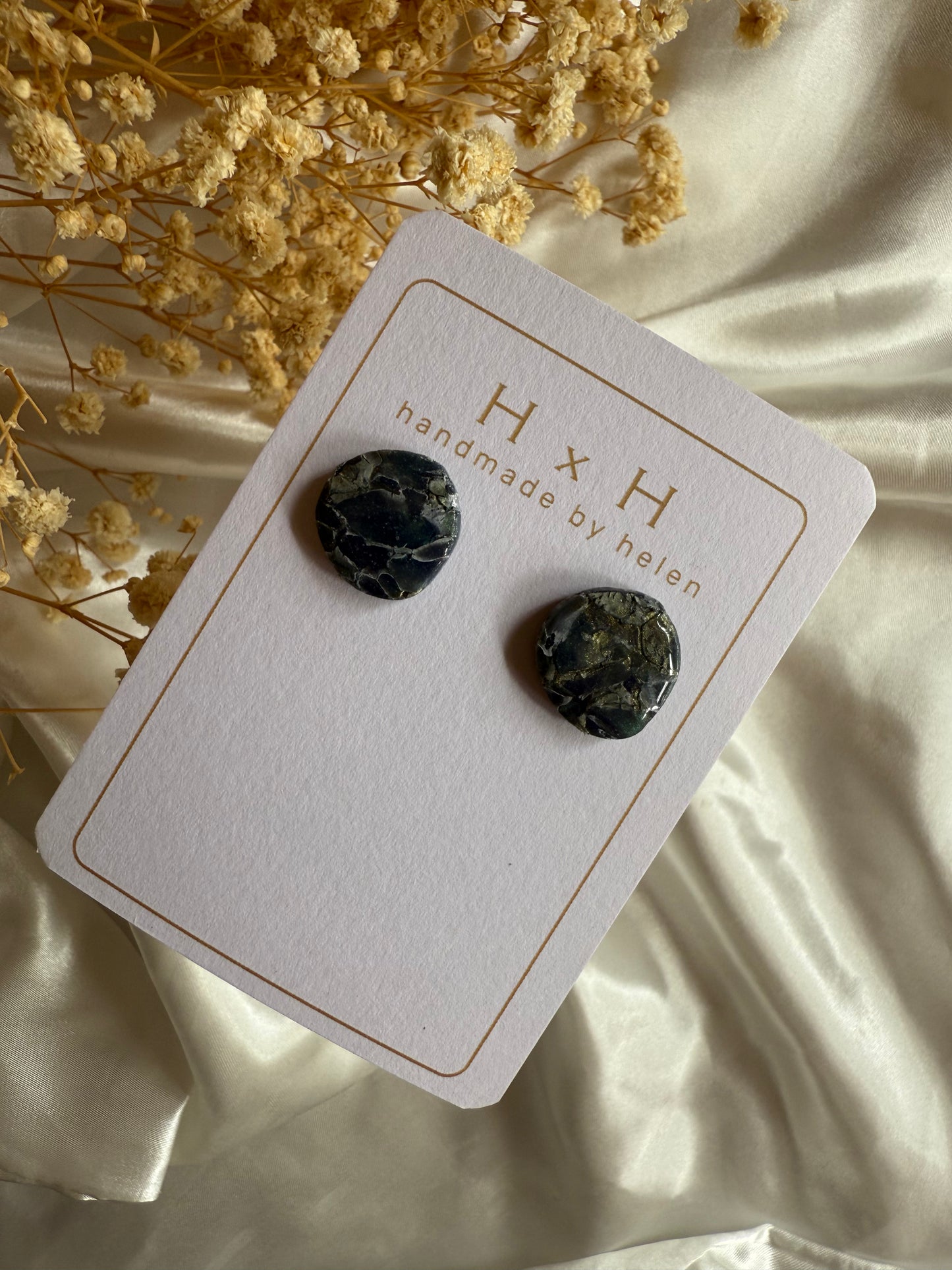 organic pebble studs