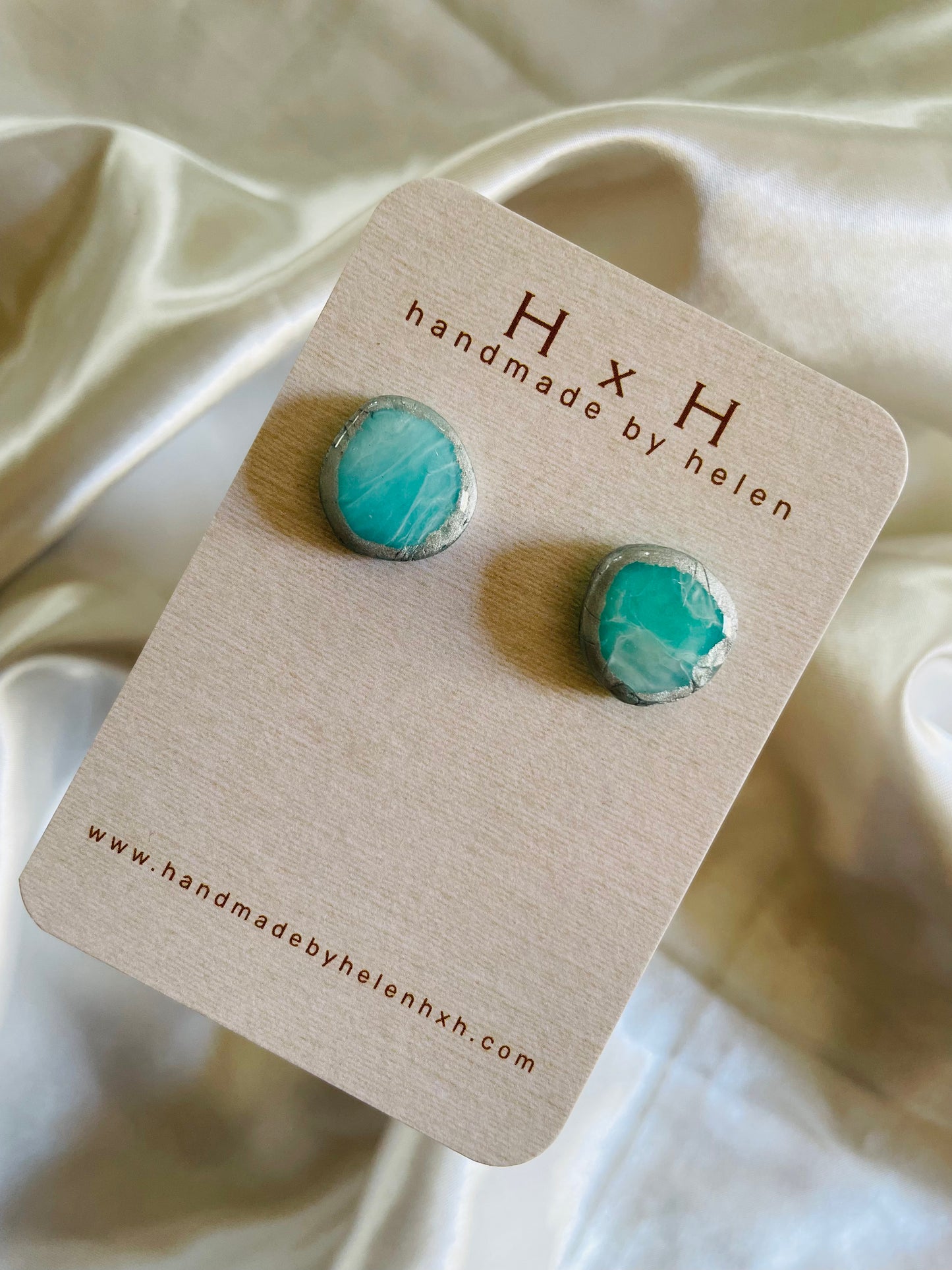 organic pebble studs