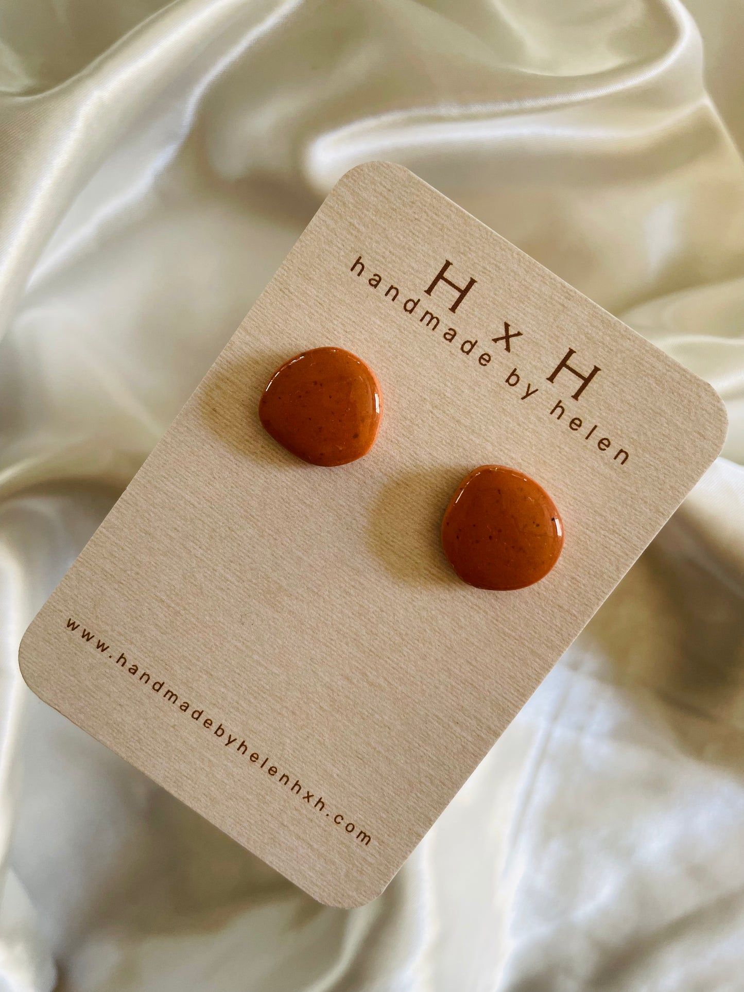 organic pebble studs