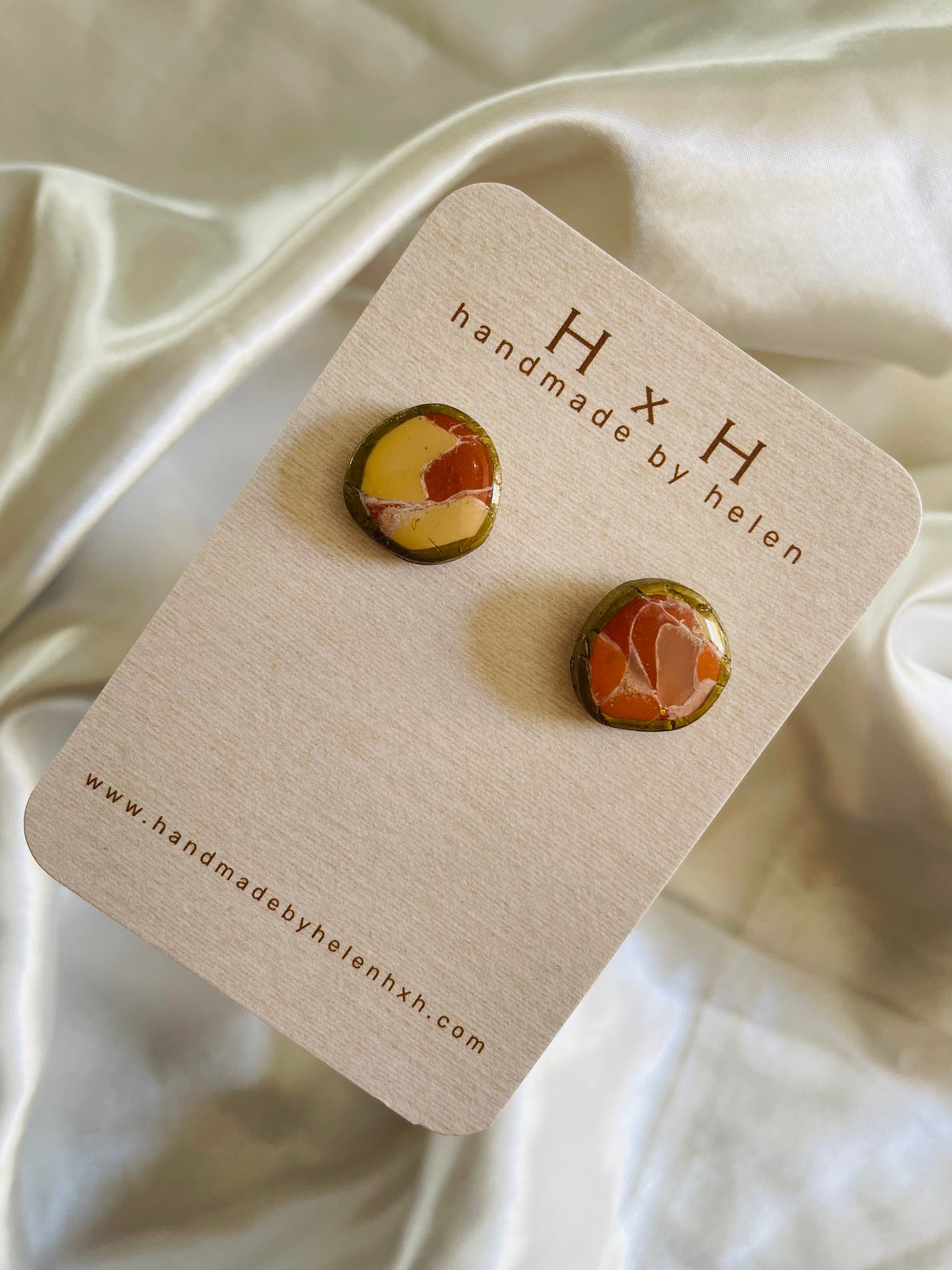 organic pebble studs