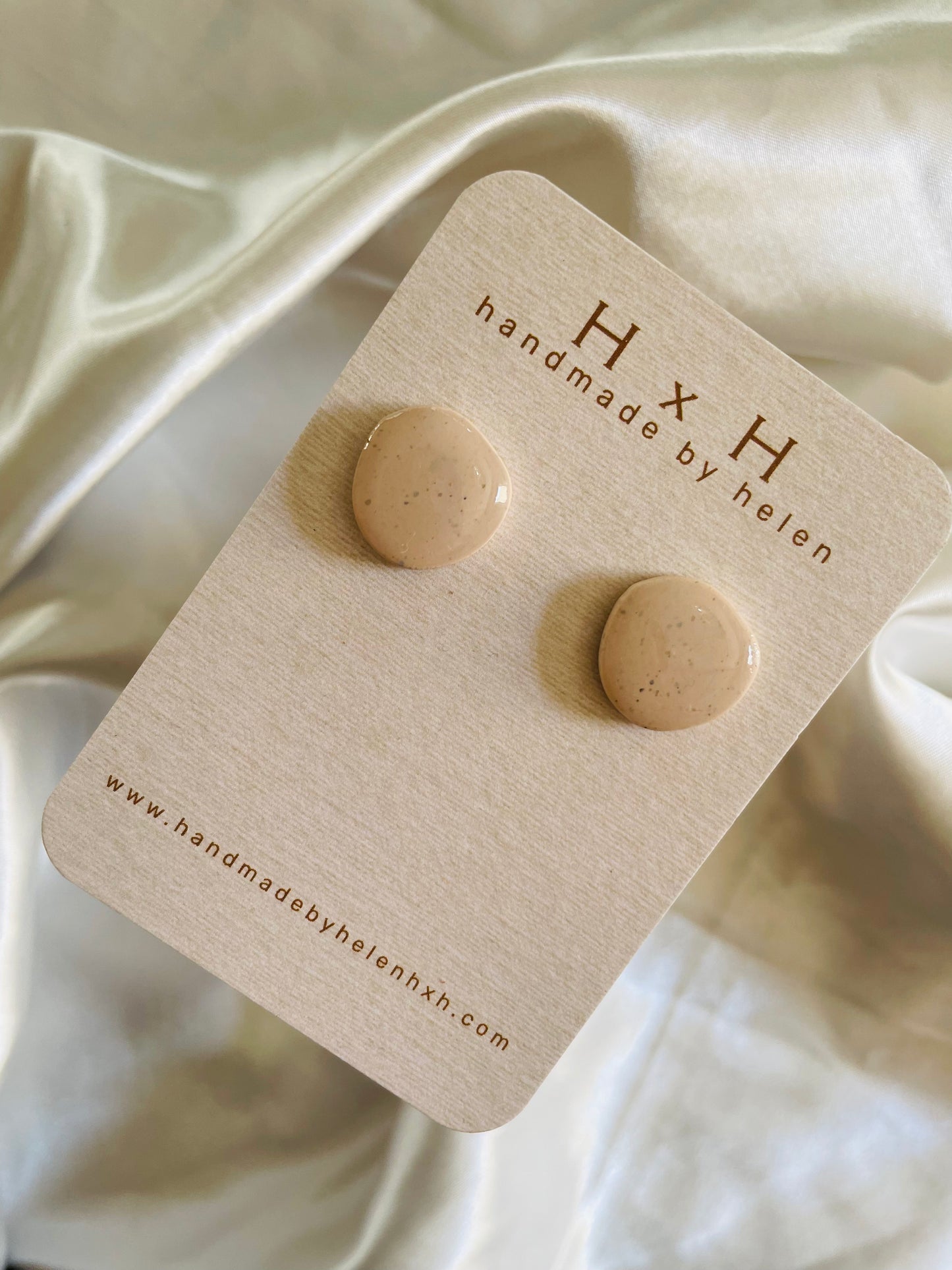 organic pebble studs